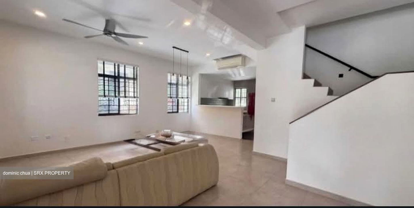 Lorong Lew Lian (D19), Terrace #551305781
